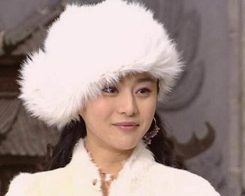 古装剧女星戴上白色毛绒帽子，除了韩雪没一个好看的