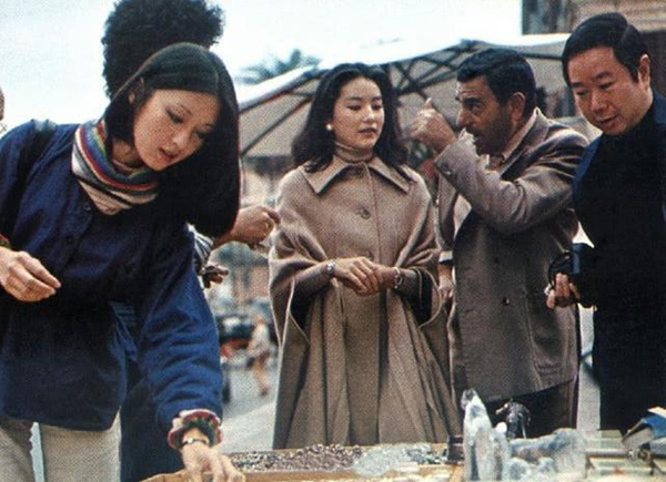 42年前旧照！林青霞与“第一美女”胡因梦同框 颜值惊艳穿着时尚
