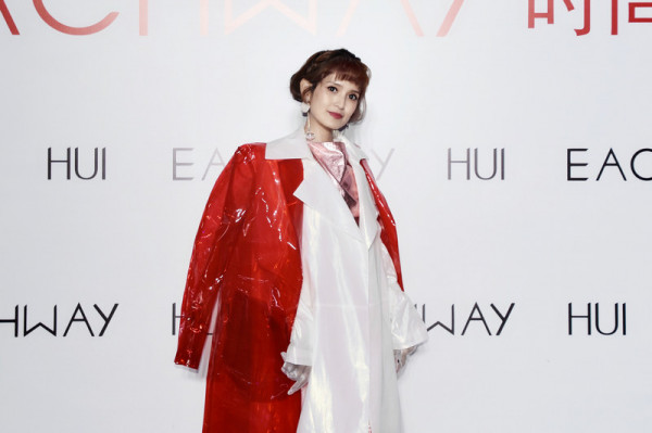 肖茵受邀出席中国时装周 造型颠覆大秀前卫另类自我